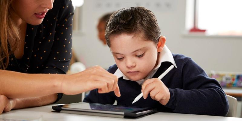 Niño en una escuela