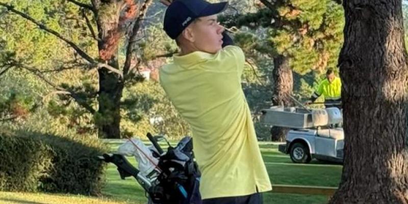 Javier de Bethencourt jugando al golf