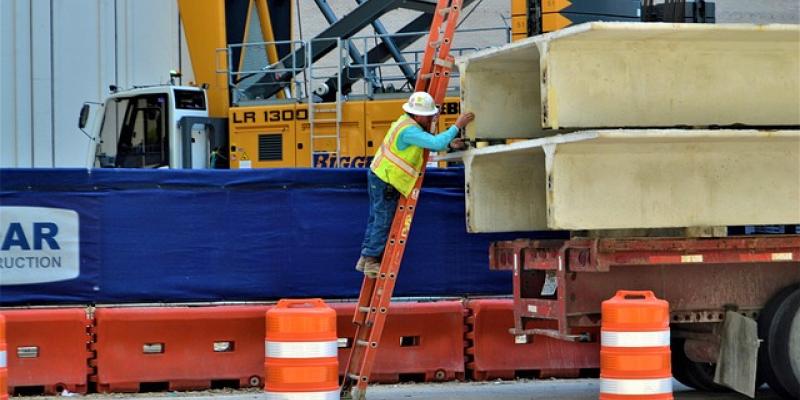 Empleado en el sector transporte marítimo 