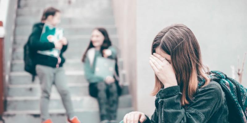 Adolescente muestra preocupación