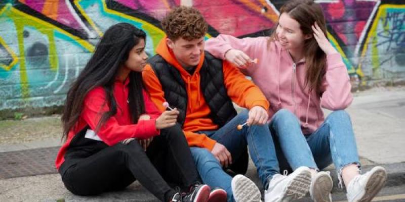 Los adolescentes fuman, beben y se drogan cada vez menos