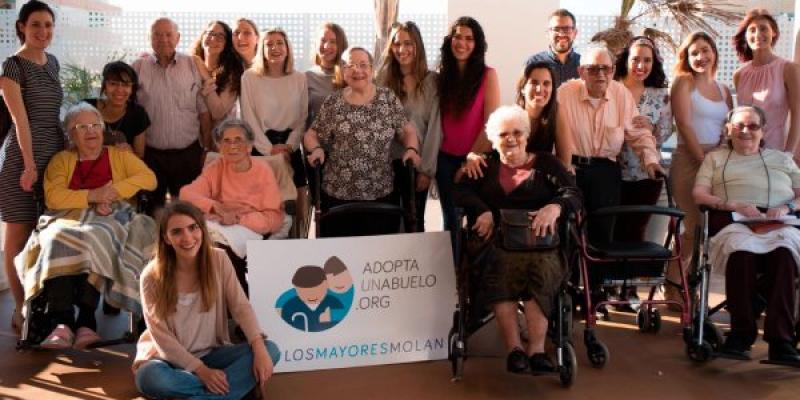 Campaña urgente para evitar el cierre de Adopta Un Abuelo