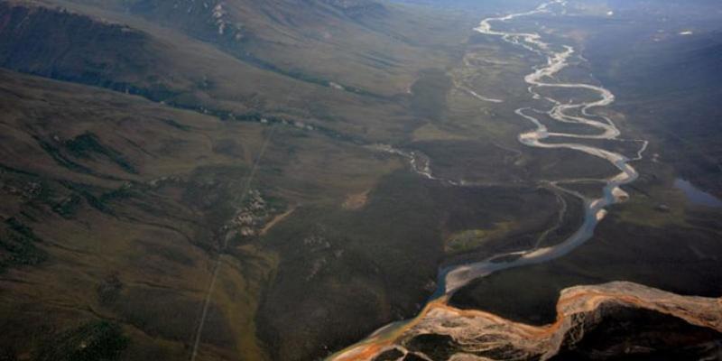 Por qué son naranjas los ríos de Alaska
