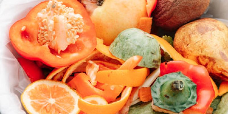 Los españoles consumen alimentos caducados