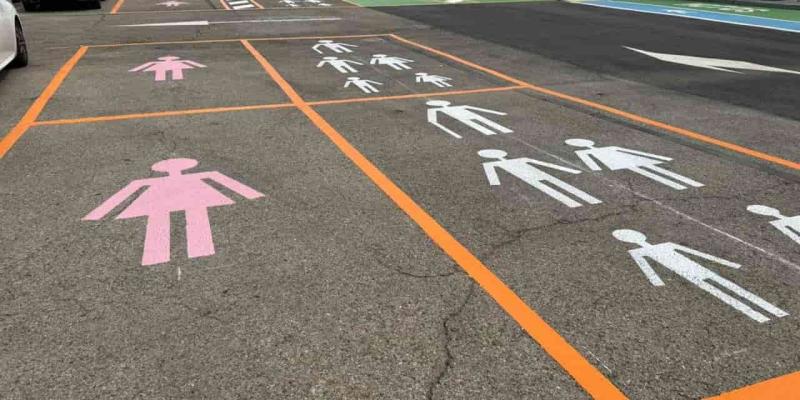 Polémica en plazas de aparcamiento de mujeres