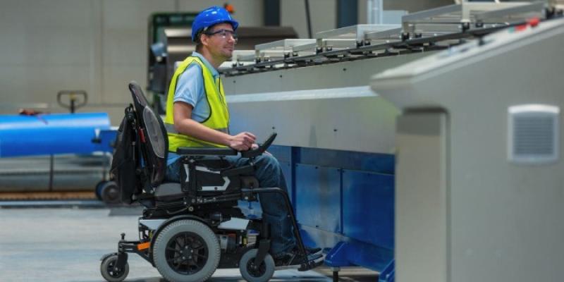 Persona con discapacidad trabajando