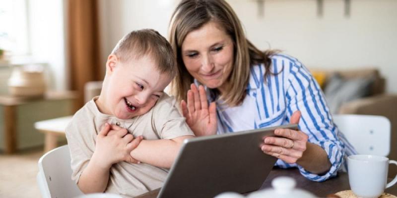 Madre con un hijo con discapacidad