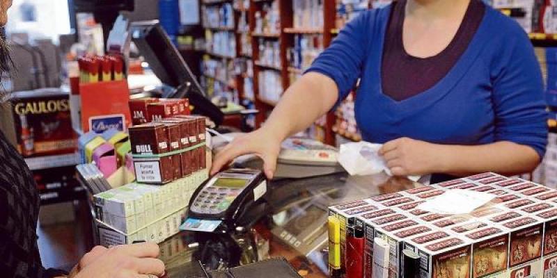 El consumo de cigarrillos o tabaco ha caído en España