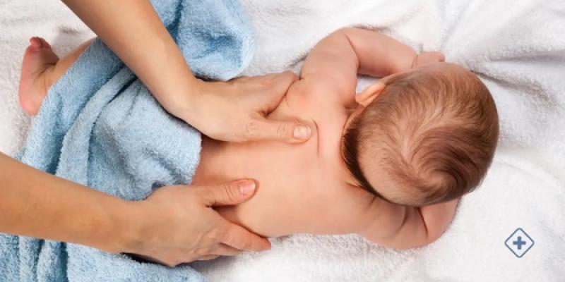 bebé con espina bífida