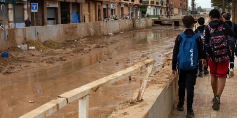 Niños en Valencia durante la DANA 