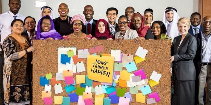 Grupo diverso de gente en una empresa