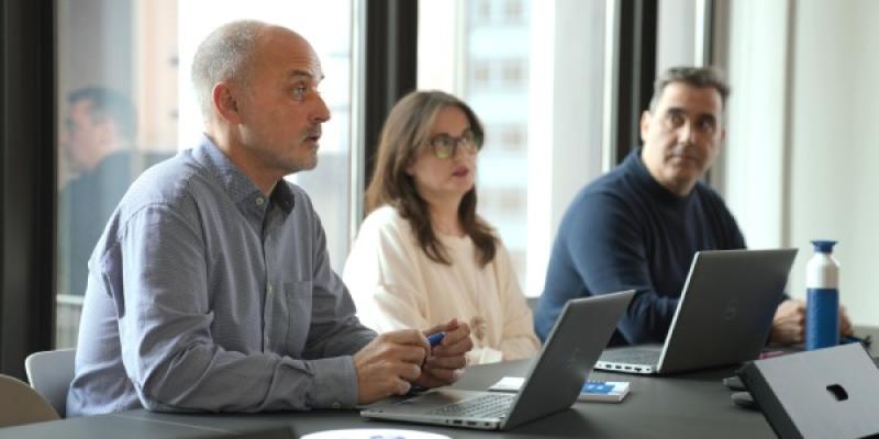 Empleados en una reunión de trabajo