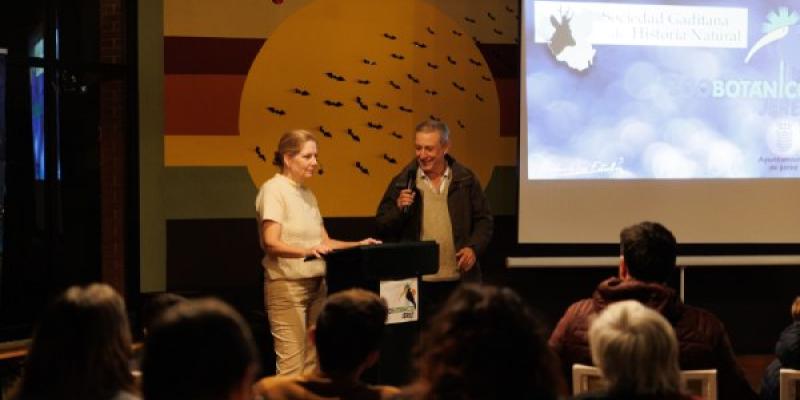 Heike Mai durante la charla sobre contaminación lumínica