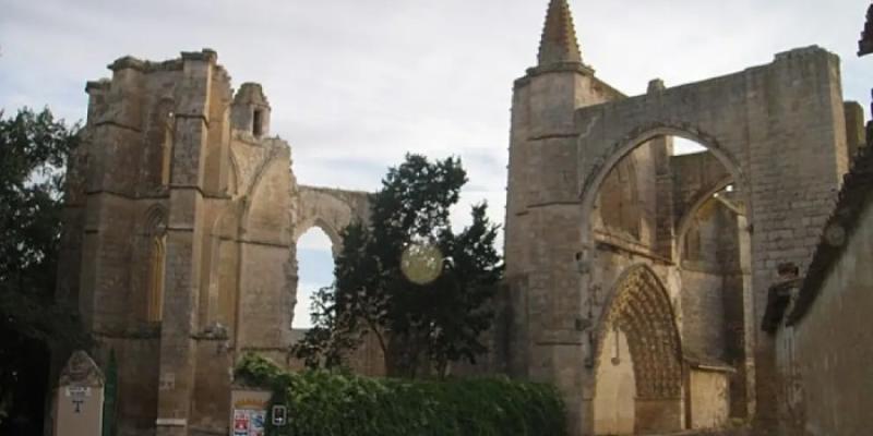 Ruinas del Convento de San Antón en Castrojeriz, Burgos