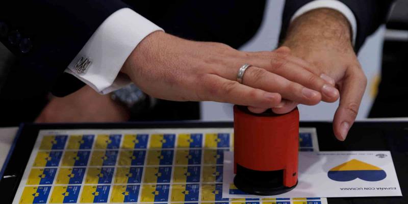 Correos lanza el sello "España con Ucrania"