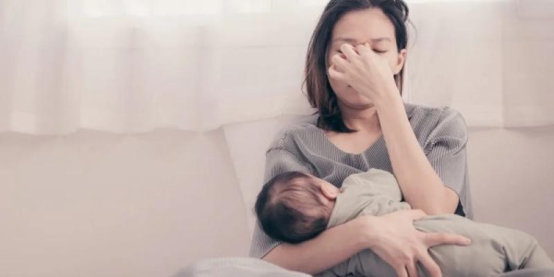 Mujer con un recién nacido