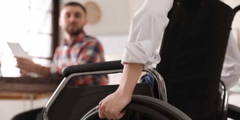 Empleado con discapacidad motora