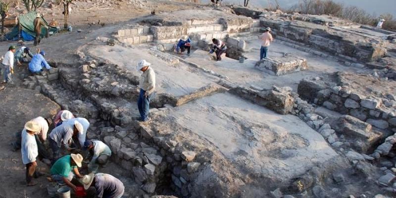 Trabajos de excavaciones en El Palmillo (México) 