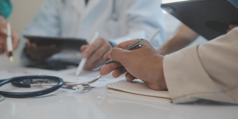 Médicos en una reunión 