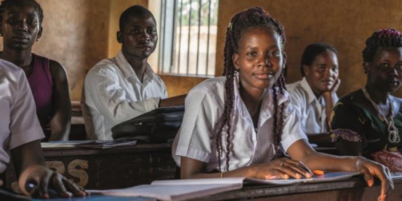 Unas estudiantes, en la escuela