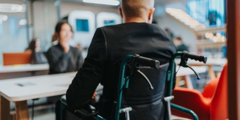 Personas en un espacio de trabajo