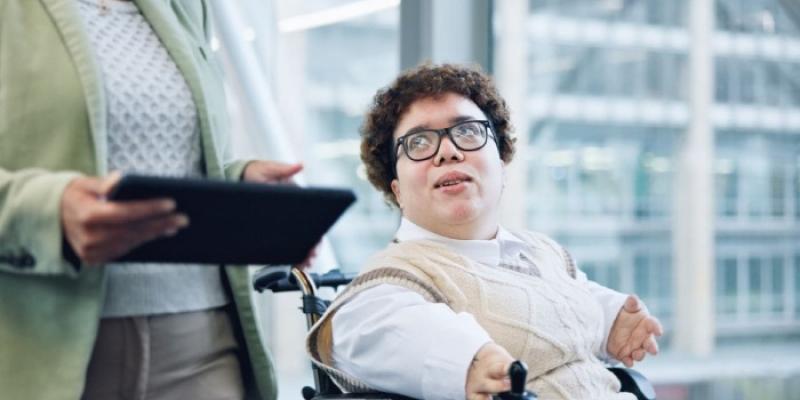 Persona con discapacidad trabajando