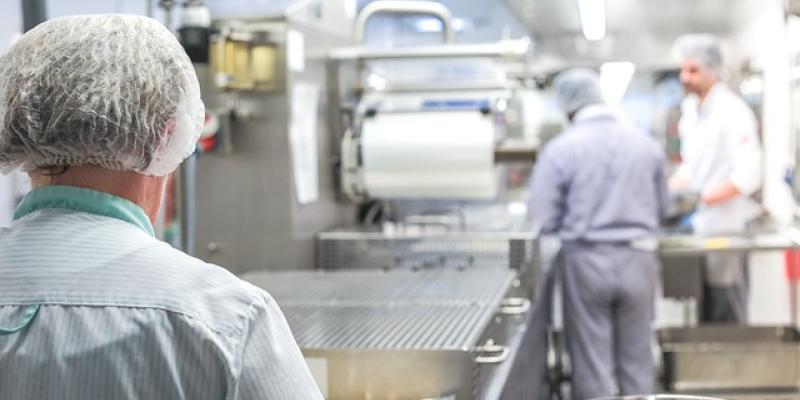 Trabajadores en una fábrica