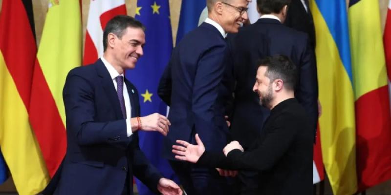 El presidente español, Pedro Sánchez y el presidente ucraniano, Volodímir Zelensk