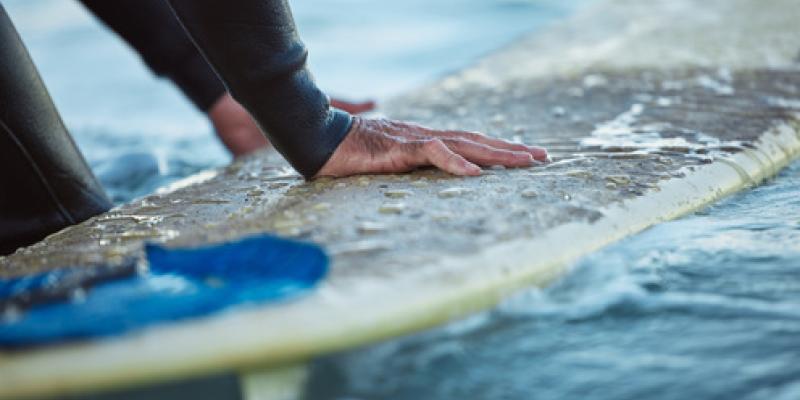 Los españoles optan por el surf en verano