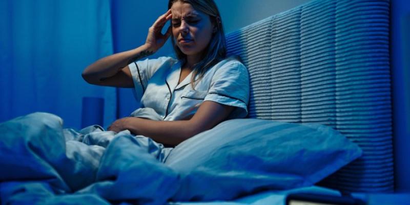 mujer con insomnio