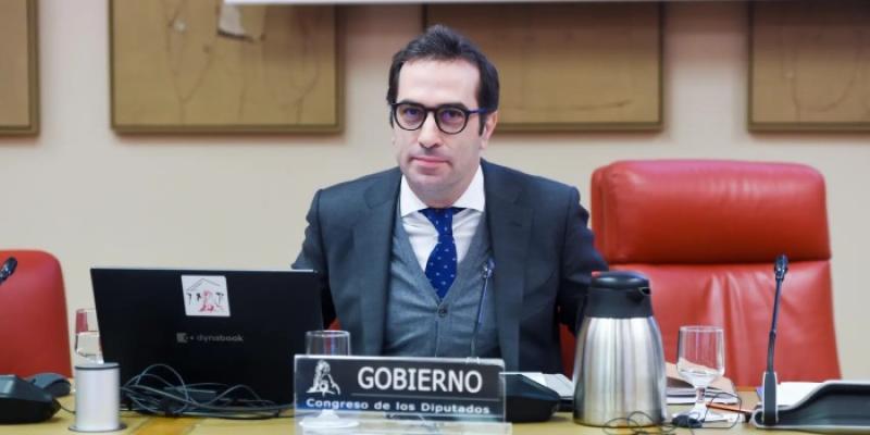 El ministro de Economía, Comercio y Empresa, Carlos Cuerpo, comparece ante la Comisión de Economía, Comercio y Transformación Digital en el Congreso. 