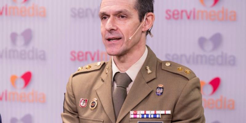 El teniente coronel Hidalgo durante el diálogo 