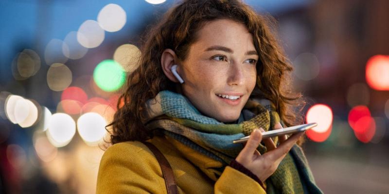 Chica llamando por teléfono