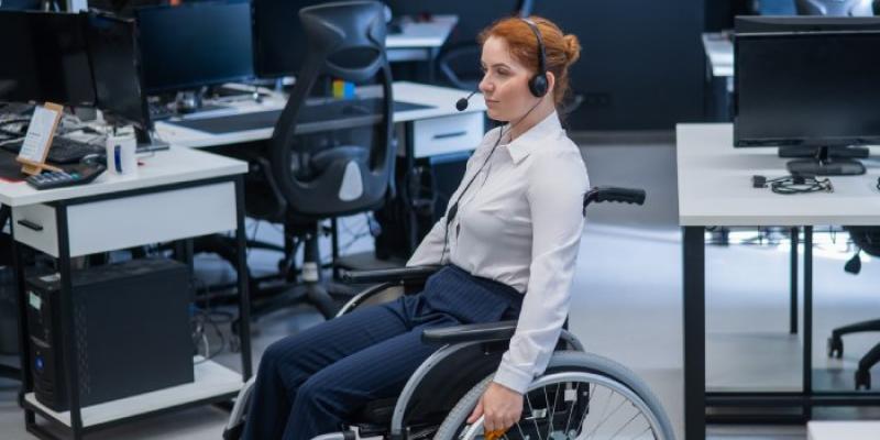 Persona con discapacidad en una oficina 