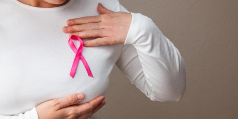 Mujer con tumor de mama