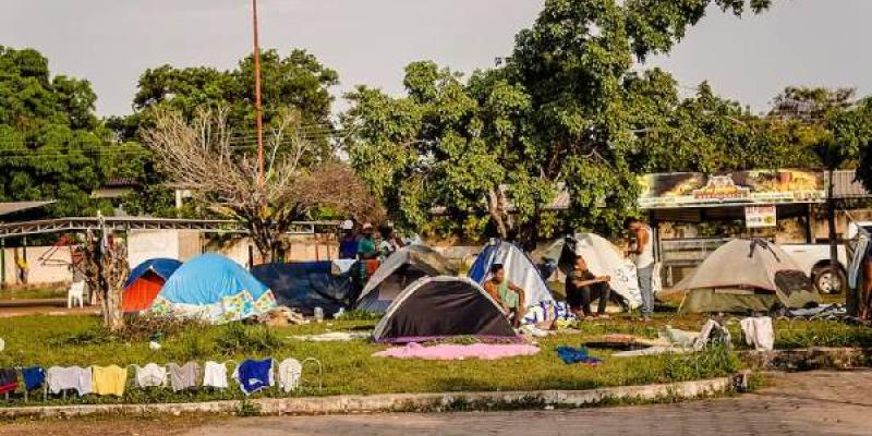 Indígenas Warao de Venezuela desplazados por la minería ilegal en las calles de Boa Vista, Roraima.
