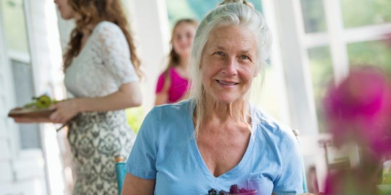 Mujer mayor de 65 años