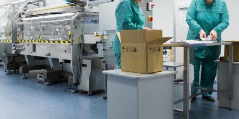 Trabajadores en una industria