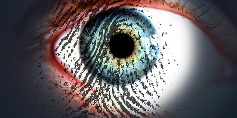 Imagen de un ojo con una huella haciendo referencia a la huella digital 