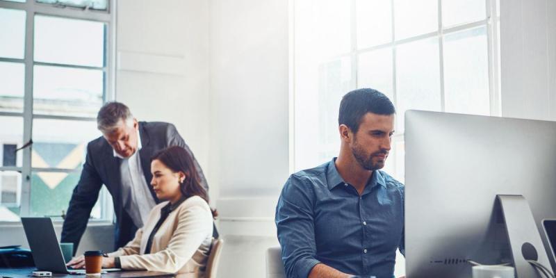 Personas en una oficina | Foto de 123RF/peopleimages12