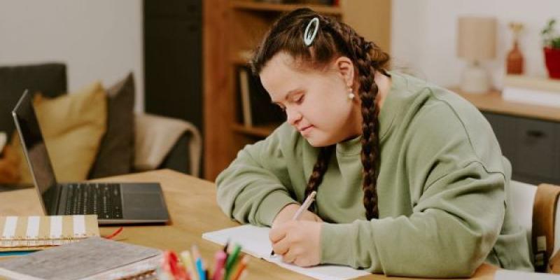 Ejemplo de jóvenes con discapacidad que abandonan los estudios