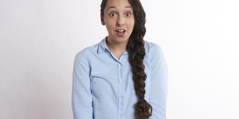 Chica con cara de sorpresa