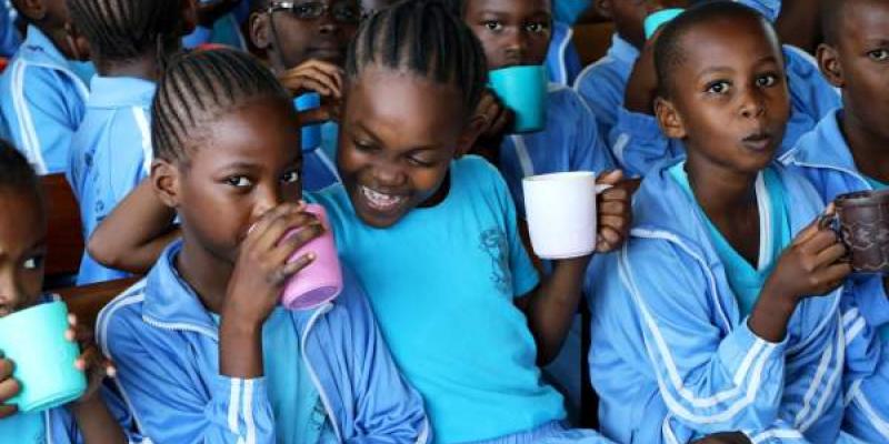 Grupo de niños keniatas dentro del proyecto de Manos Unidas.