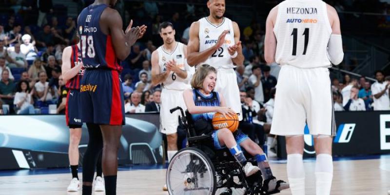 María, jugadora en silla de ruedas, en el partido Real Madrid-Baskonia 