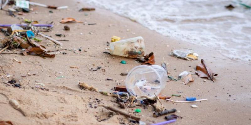 Residuos en una playa¡