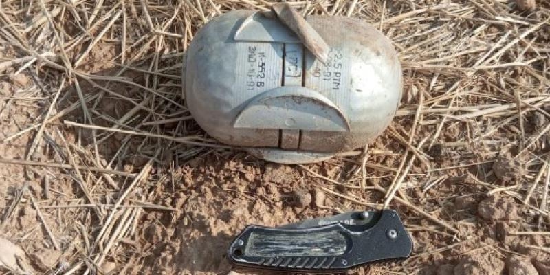 Un artefacto sin explotar en Raqqa, Siria.