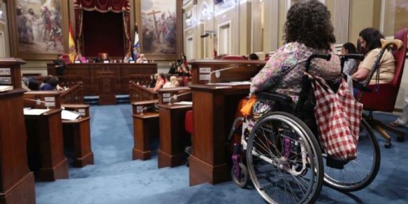 Mujeres con discapacidad claman su igualdad en el Parlamento Canario