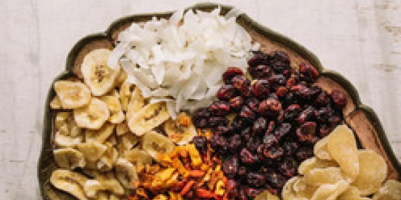 Frutas y semillas deshidratadas para la Navidad saludable