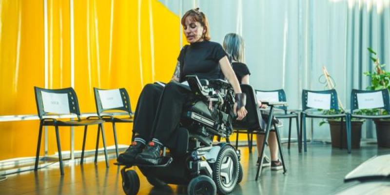 Imagen de una mujer en silla de ruedas |Foto de Fundación ONCE