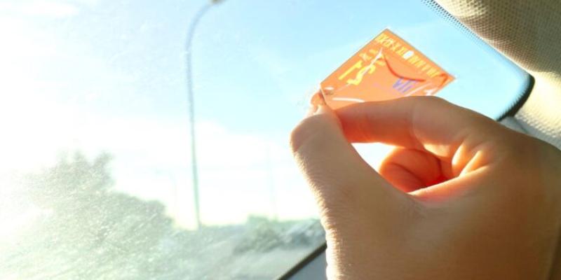 Dudas sobre dónde y cómo colocar la pegatina de la ITV